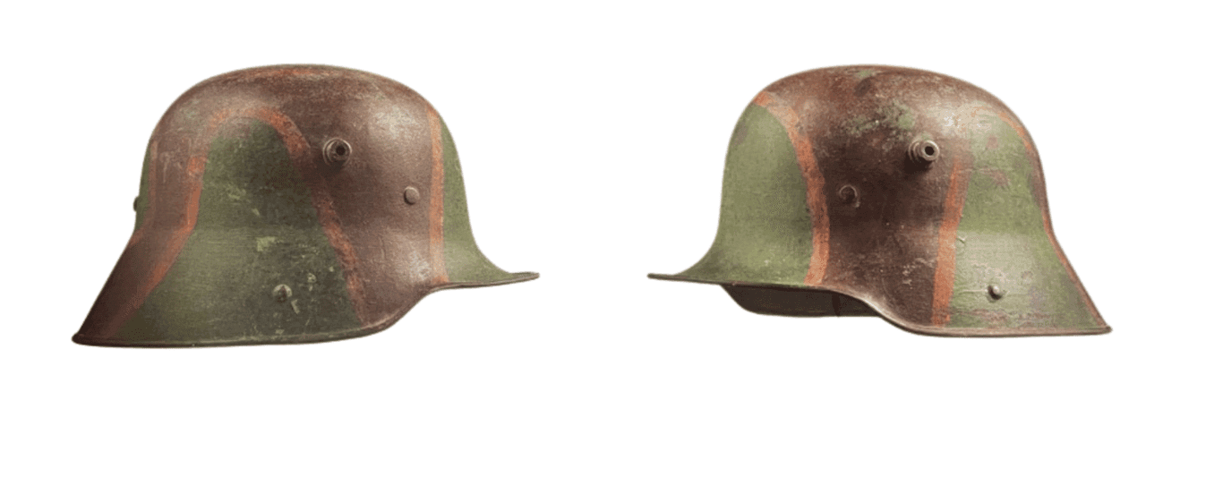 Verkauf von Militärhelmen aus dem Zweiten Weltkrieg